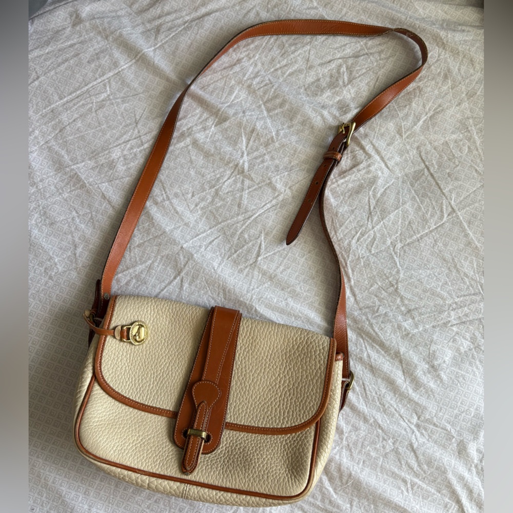 Elegant Cream and Tan Leather Shoulder Bag